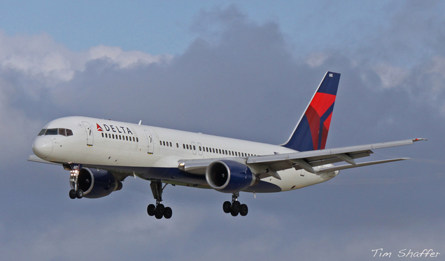 Long narrow body, long legs, and great big engines, a Delta Air Lines 757 lands at Austin-Bergstrom International Airport in significantly better weather. (Tim Shaffer)